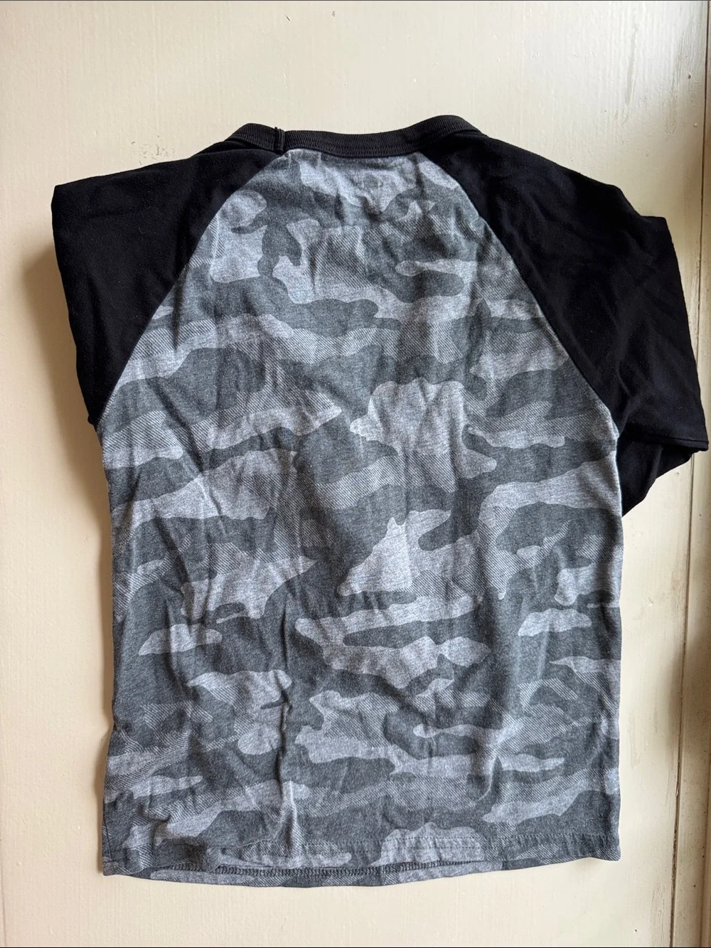 The Children's Place Gray Camo Raglan Long Sleeve Shirt with Black Sleeves